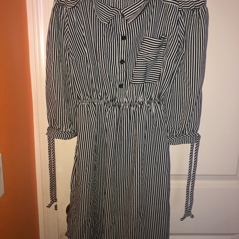 Dress - Picture 2 of 4
